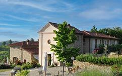 Blick auf die Cascina Cerea Ferienwohnungen